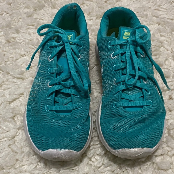 Nike Shoes - Nike Women's Turquoise Athletic Shoes size 9
